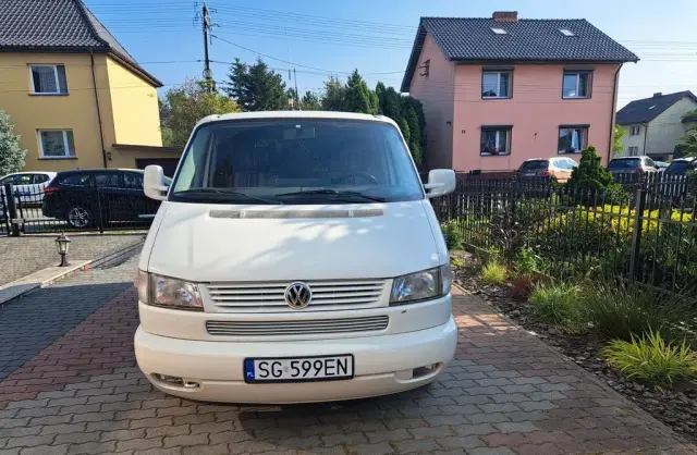 VOLKSWAGEN Multivan 