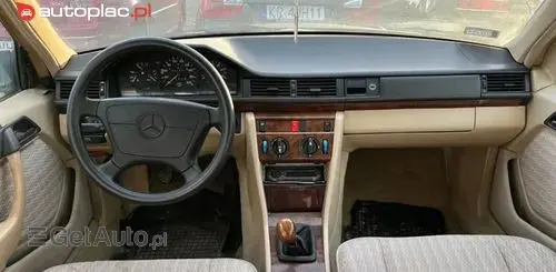 MERCEDES-BENZ W124 