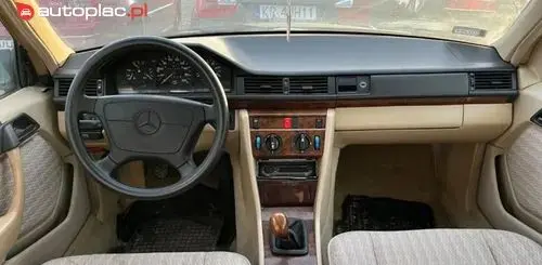 MERCEDES-BENZ W124 