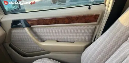 MERCEDES-BENZ W124 