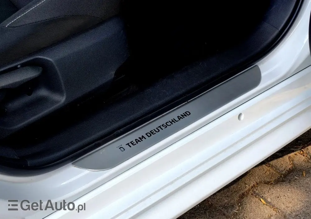 TOYOTA Corolla 1.8 Hybrid Team Deutschland