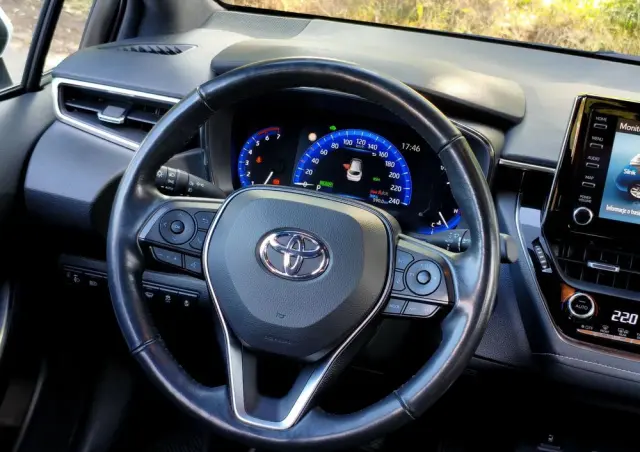 TOYOTA Corolla 1.8 Hybrid Team Deutschland