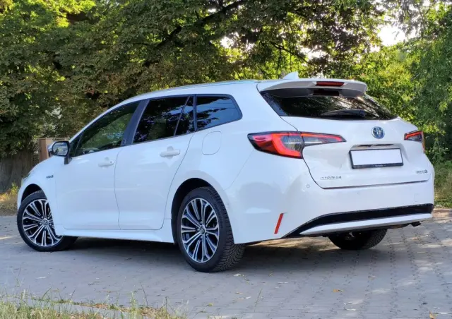 TOYOTA Corolla 1.8 Hybrid Team Deutschland