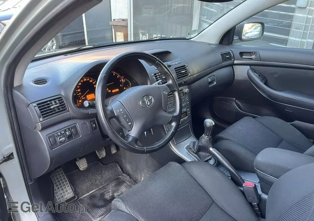 TOYOTA Avensis 