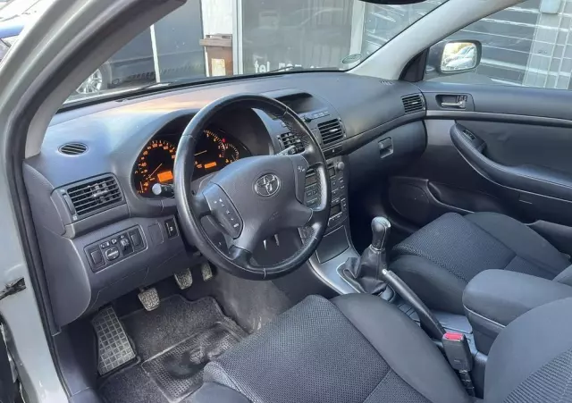 TOYOTA Avensis 