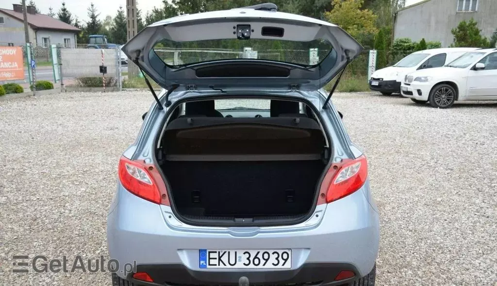 MAZDA 2 