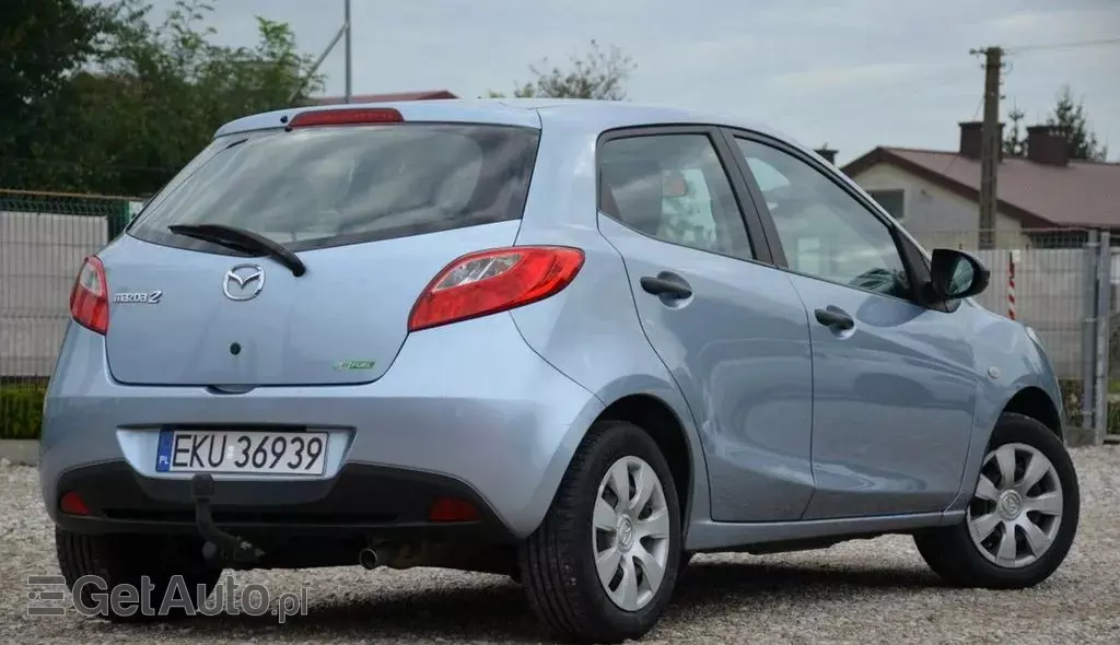 MAZDA 2 