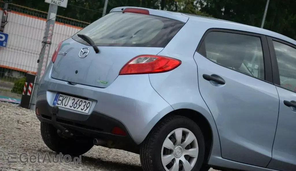 MAZDA 2 
