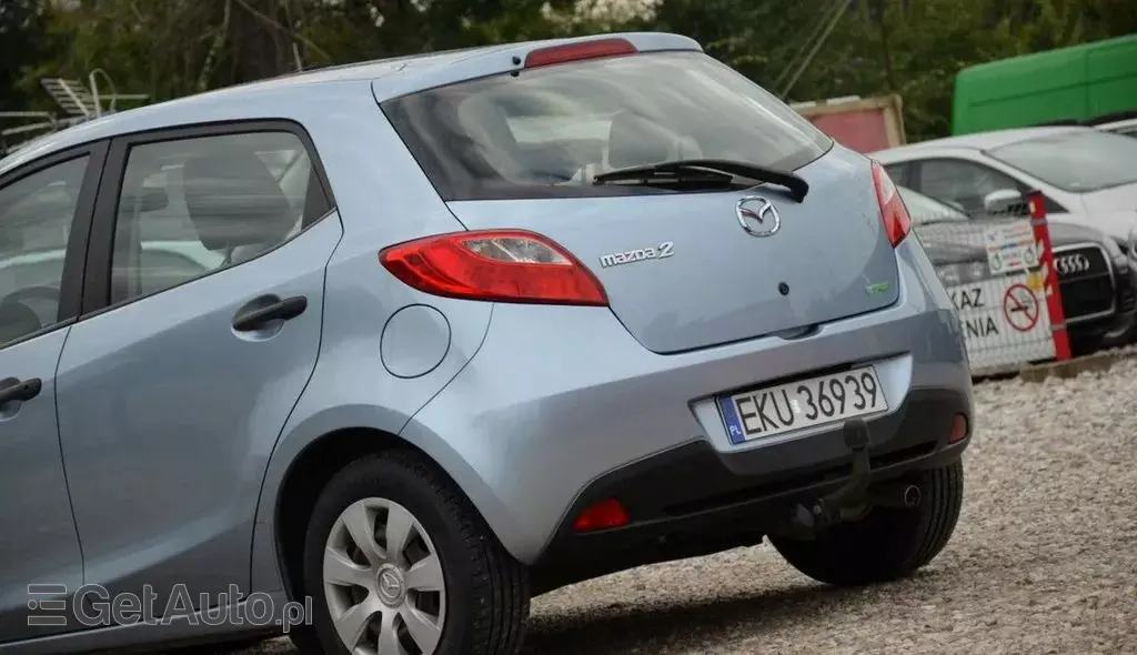 MAZDA 2 
