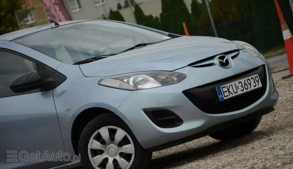 MAZDA 2 