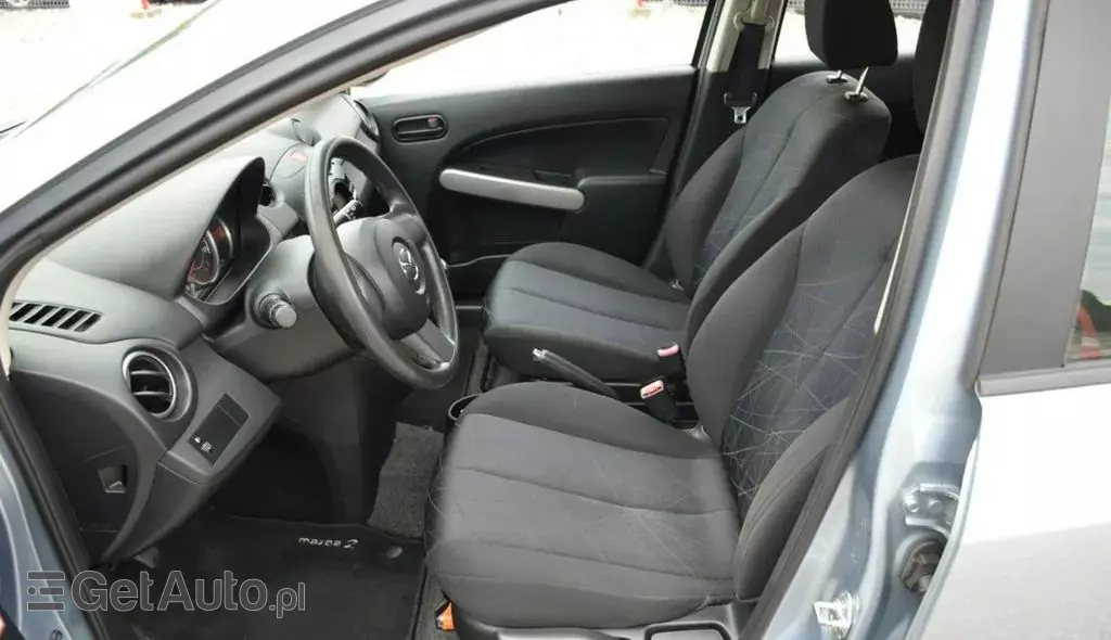 MAZDA 2 