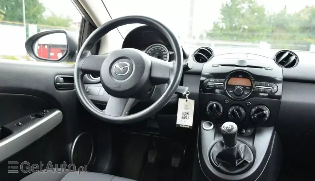 MAZDA 2 
