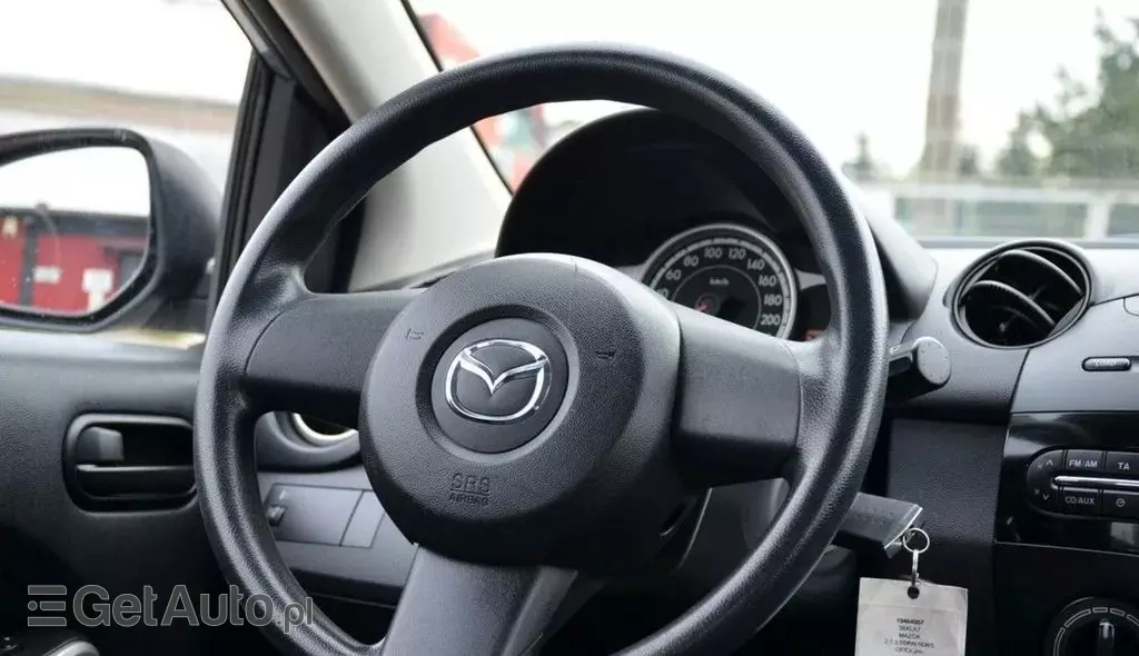 MAZDA 2 
