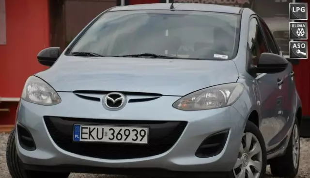 MAZDA 2 