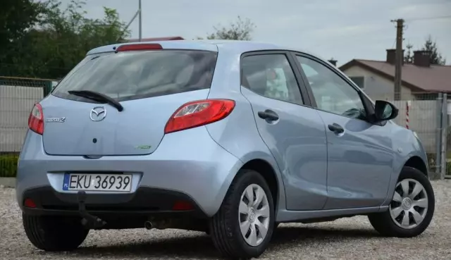 MAZDA 2 