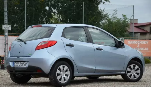 MAZDA 2 
