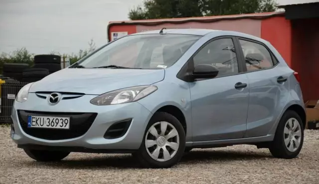 MAZDA 2 
