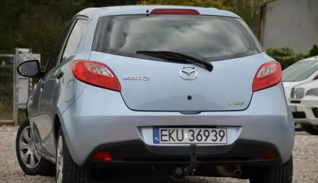 MAZDA 2 