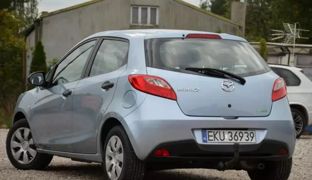 MAZDA 2 