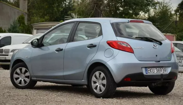 MAZDA 2 