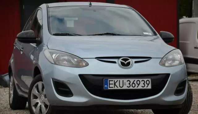 MAZDA 2 