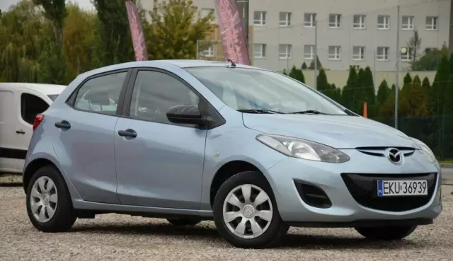 MAZDA 2 