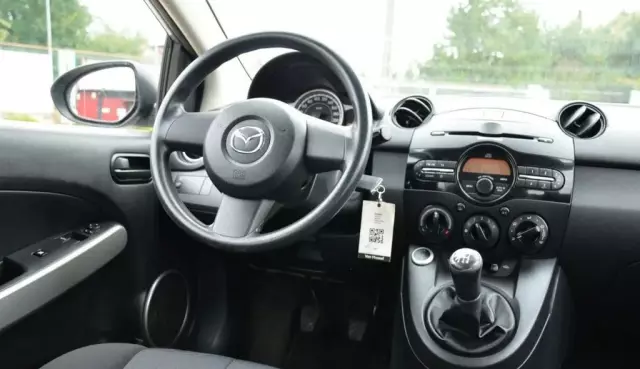 MAZDA 2 