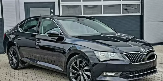 SKODA Superb 