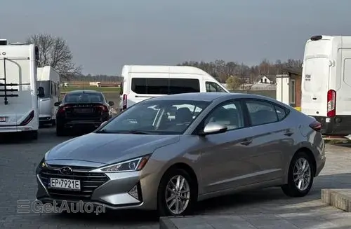 HYUNDAI Elantra 