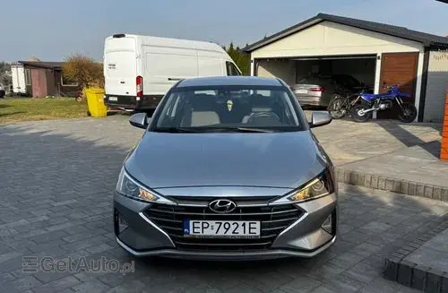 HYUNDAI Elantra 