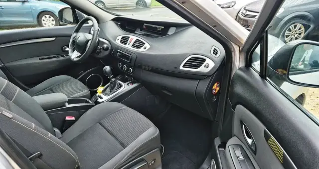 RENAULT Scenic 1.6 16V 110 Paris