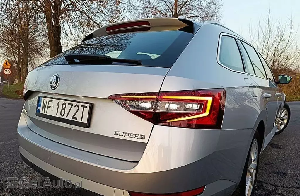 SKODA Superb 