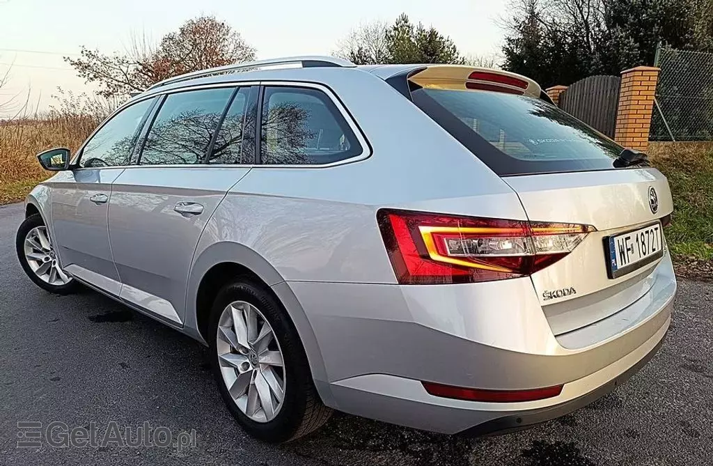 SKODA Superb 