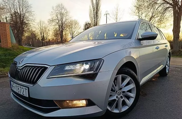 SKODA Superb 