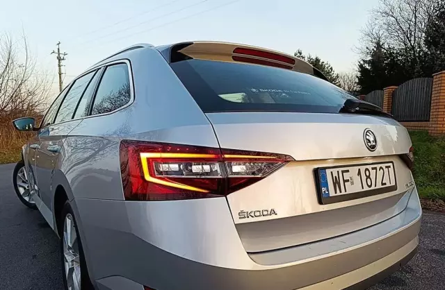 SKODA Superb 