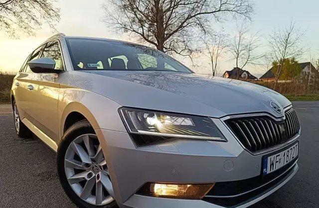 SKODA Superb 