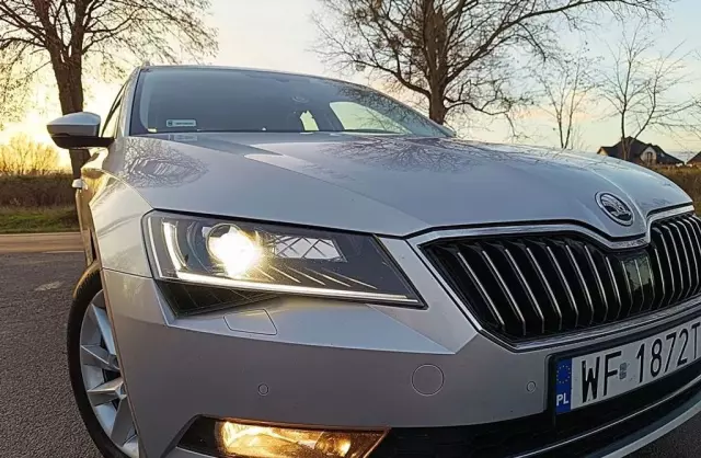 SKODA Superb 