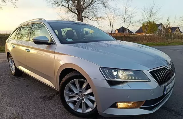 SKODA Superb 