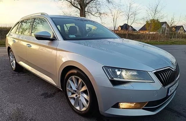 SKODA Superb 