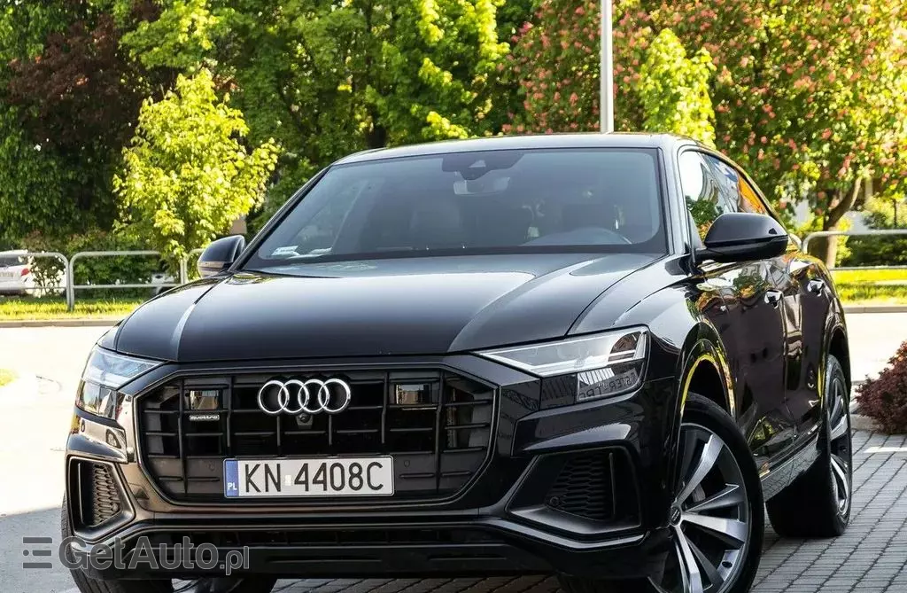 AUDI Q8 