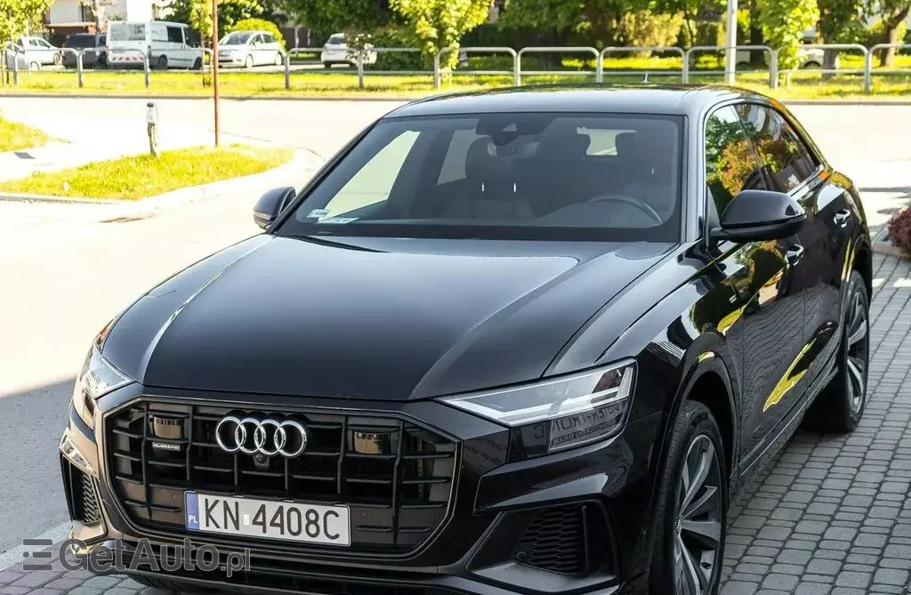 AUDI Q8 