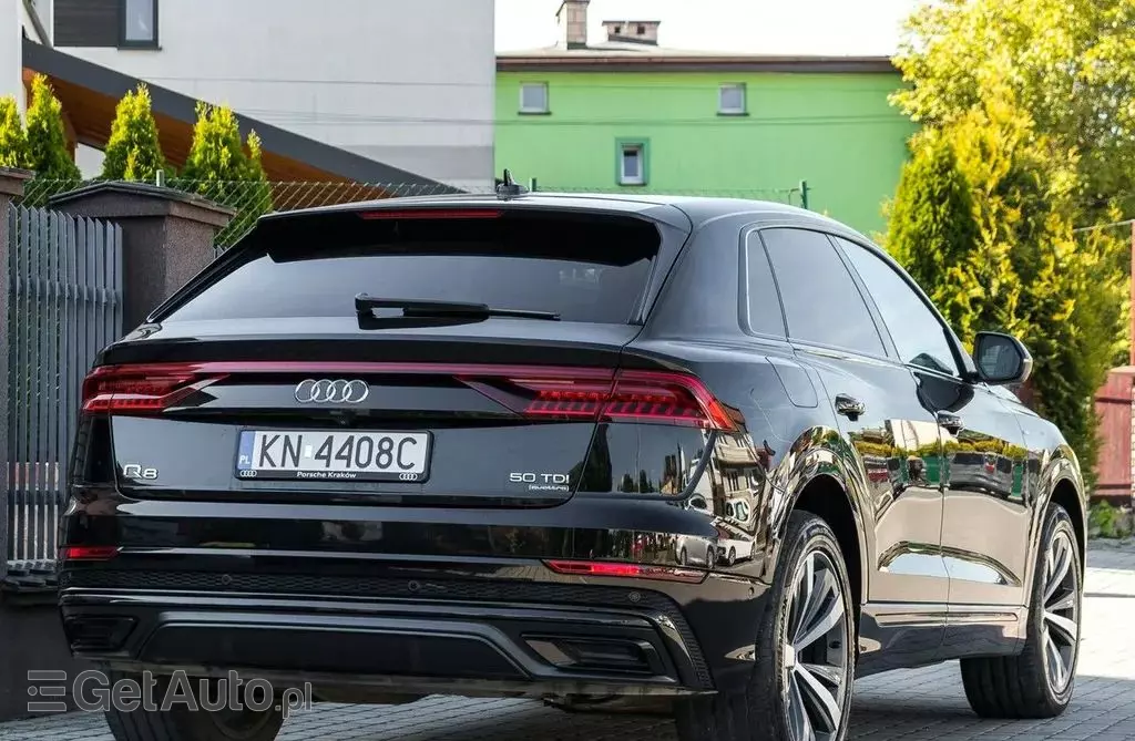 AUDI Q8 