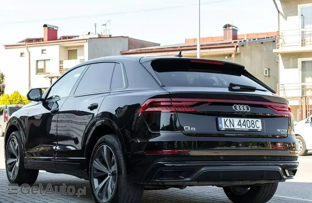 AUDI Q8 