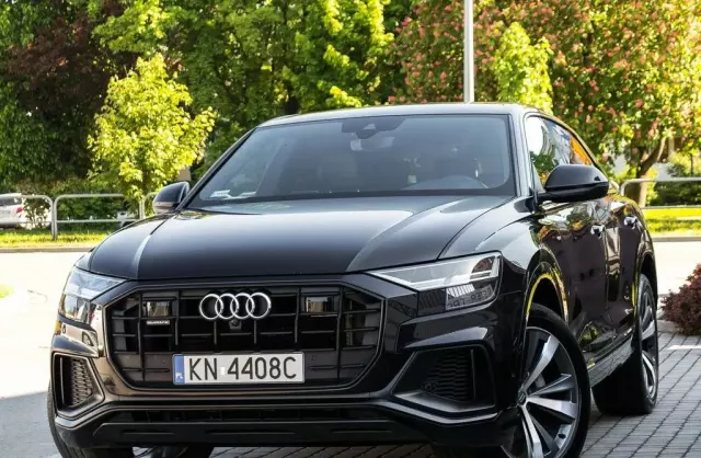 AUDI Q8 