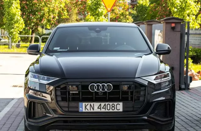 AUDI Q8 