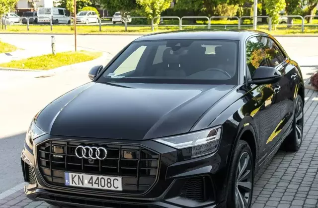 AUDI Q8 