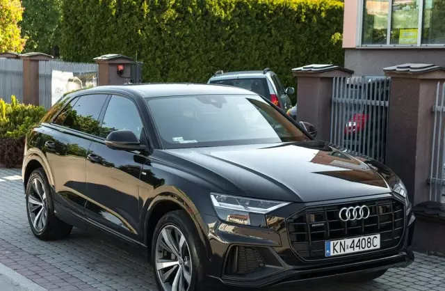 AUDI Q8 