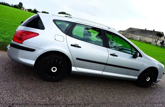 PEUGEOT 407 