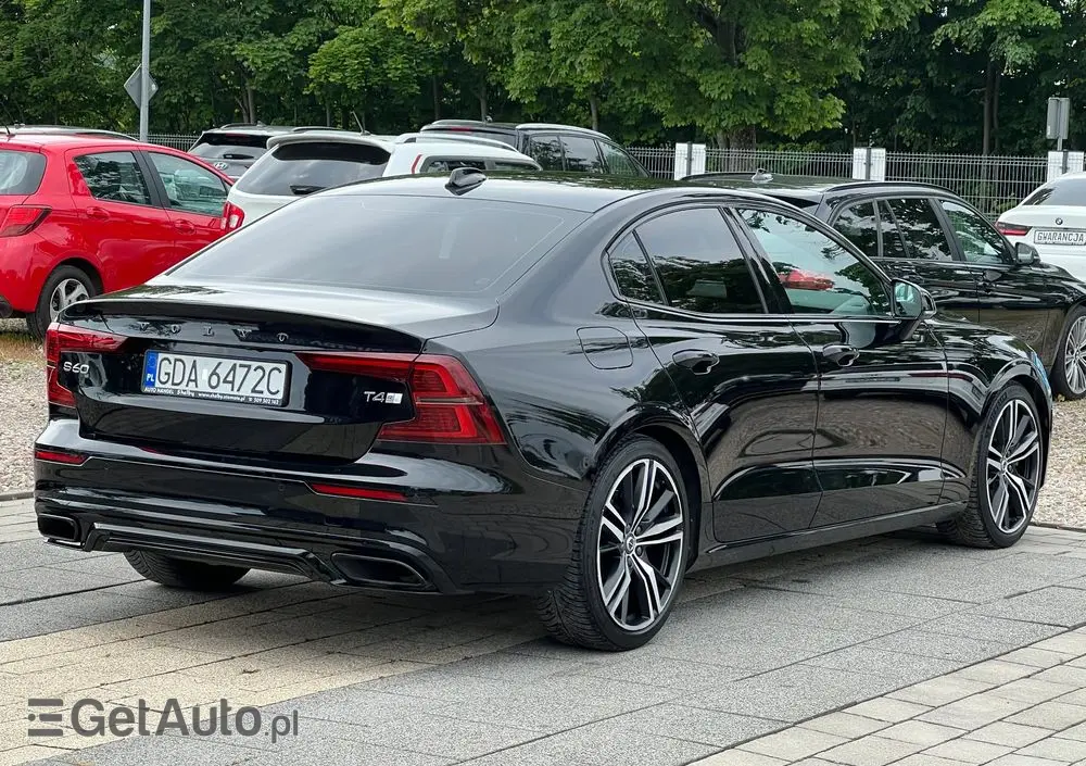 VOLVO S60 T4 R-Design