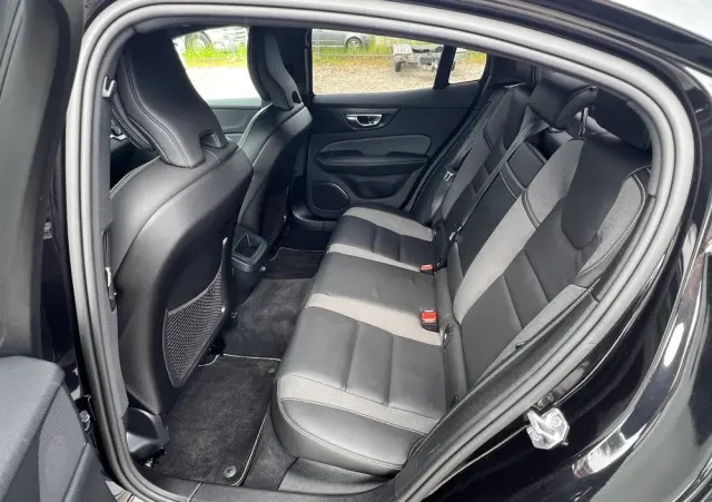 VOLVO S60 T4 R-Design